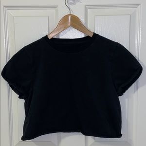 Black cropped t-shirt